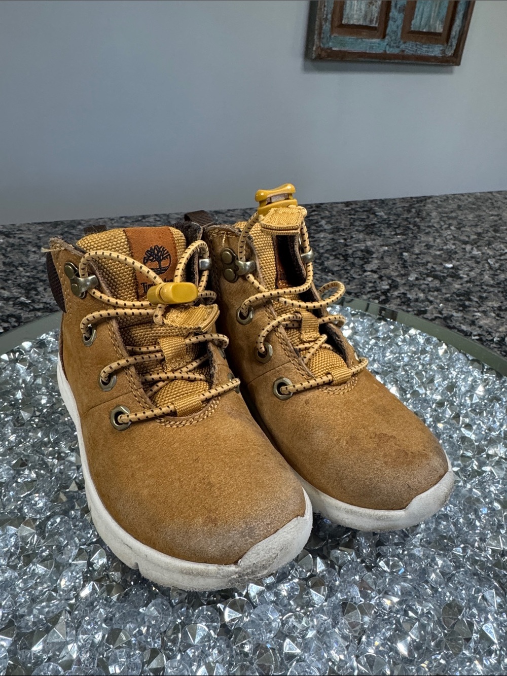 Timberland toddler Tan Suede Ankle Boots with White Sole 9 - Picture 2 of 14